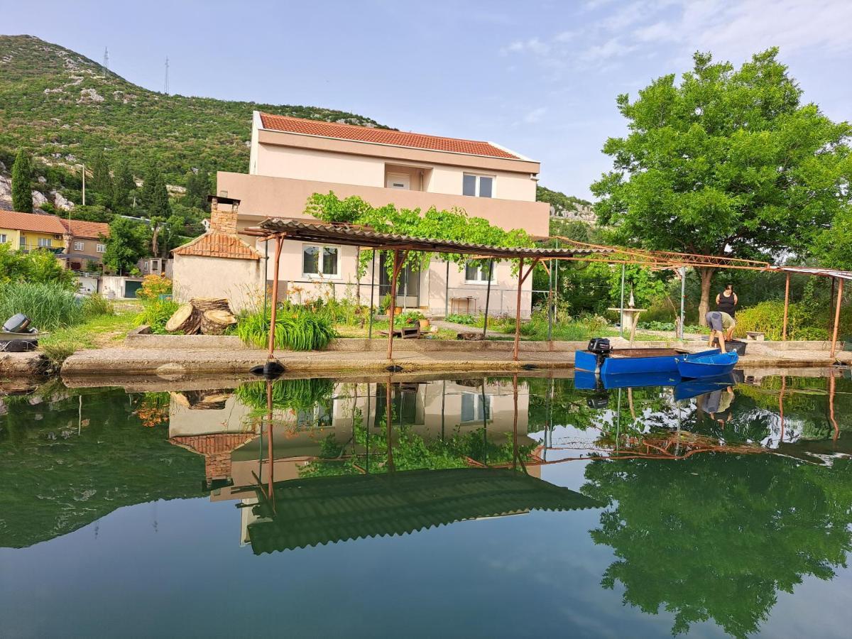 Apartmani Mostina Near River بلوتشي المظهر الخارجي الصورة