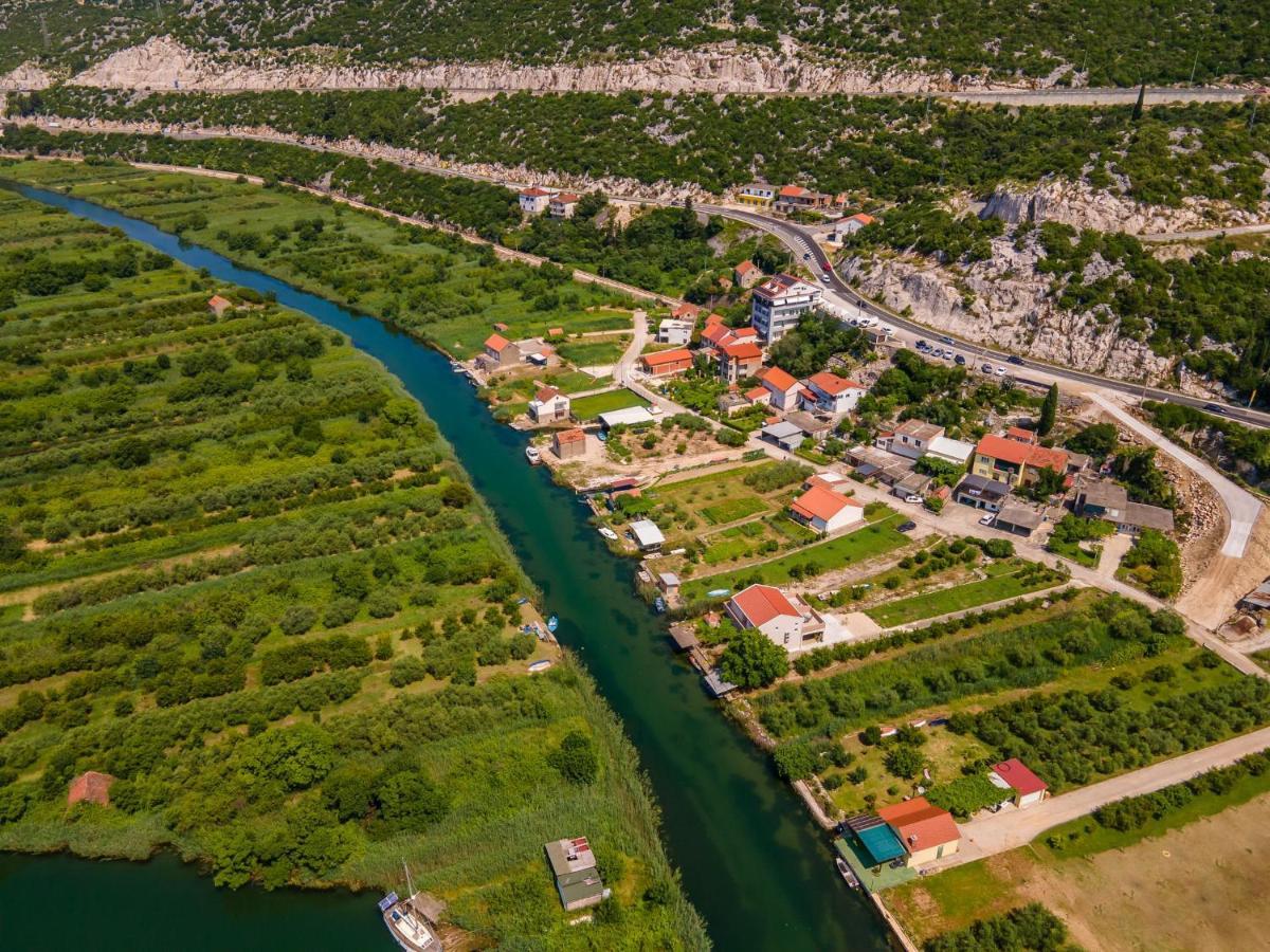 Apartmani Mostina Near River بلوتشي المظهر الخارجي الصورة