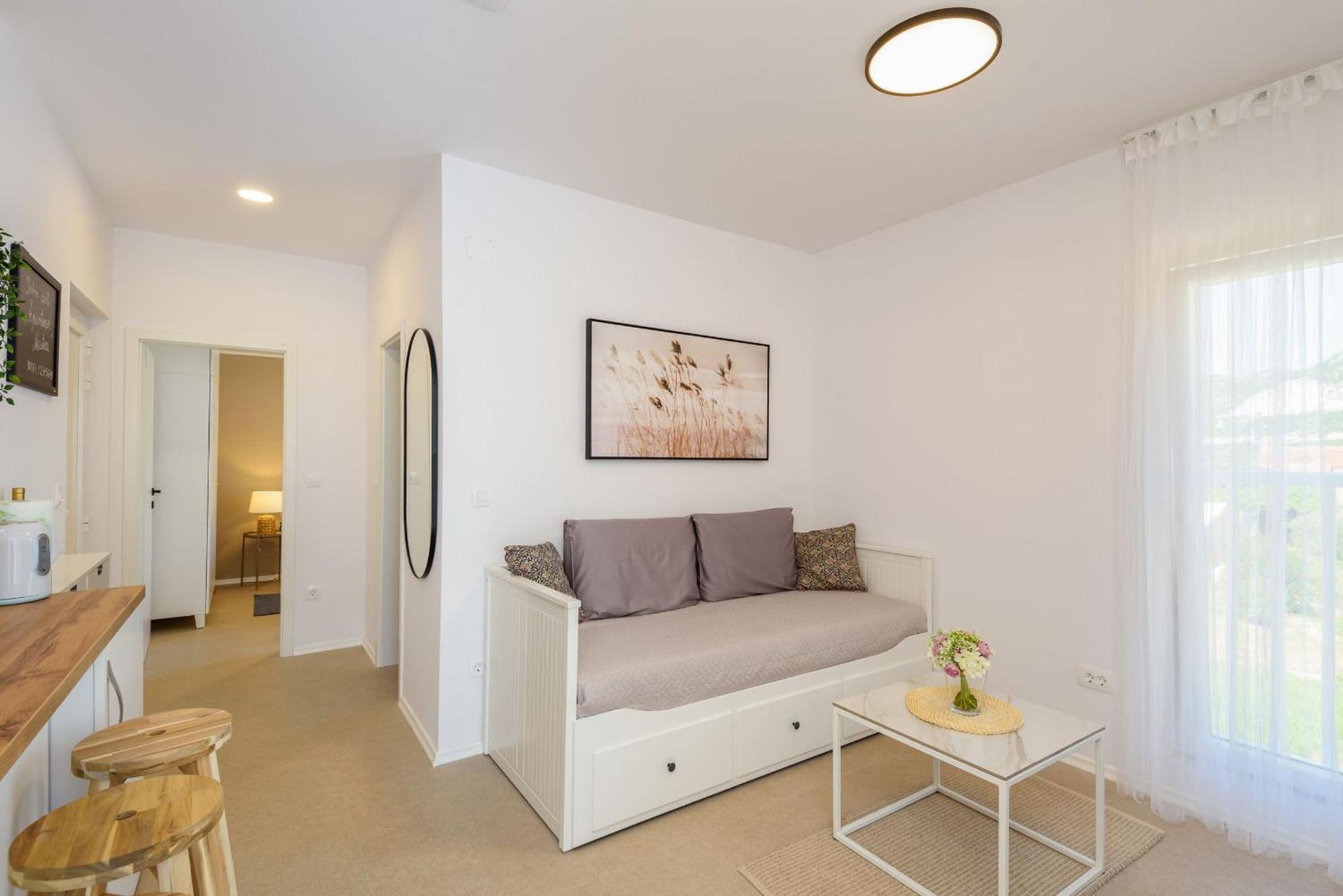 Apartmani Mostina Near River بلوتشي المظهر الخارجي الصورة