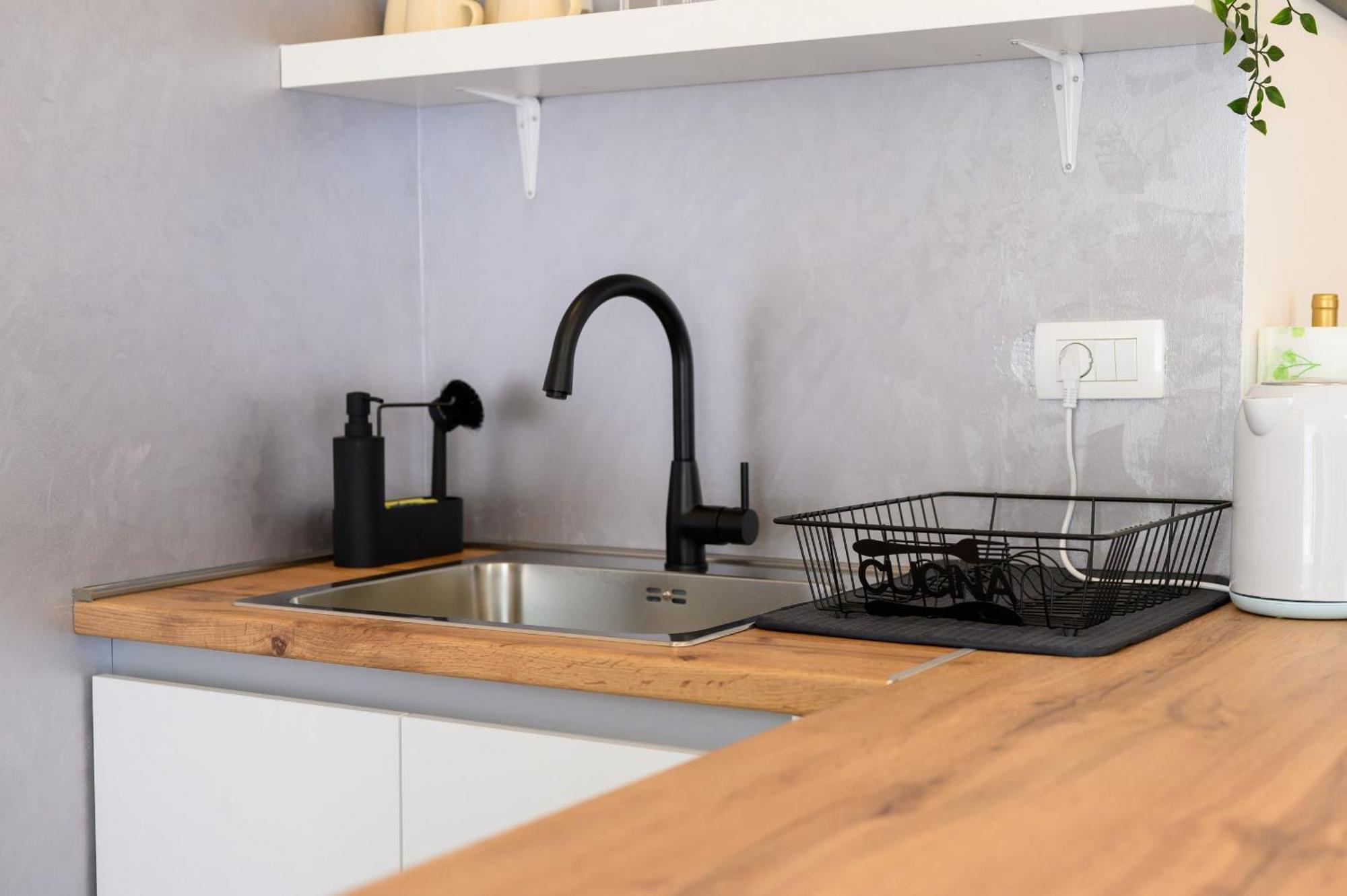 Apartmani Mostina Near River بلوتشي المظهر الخارجي الصورة