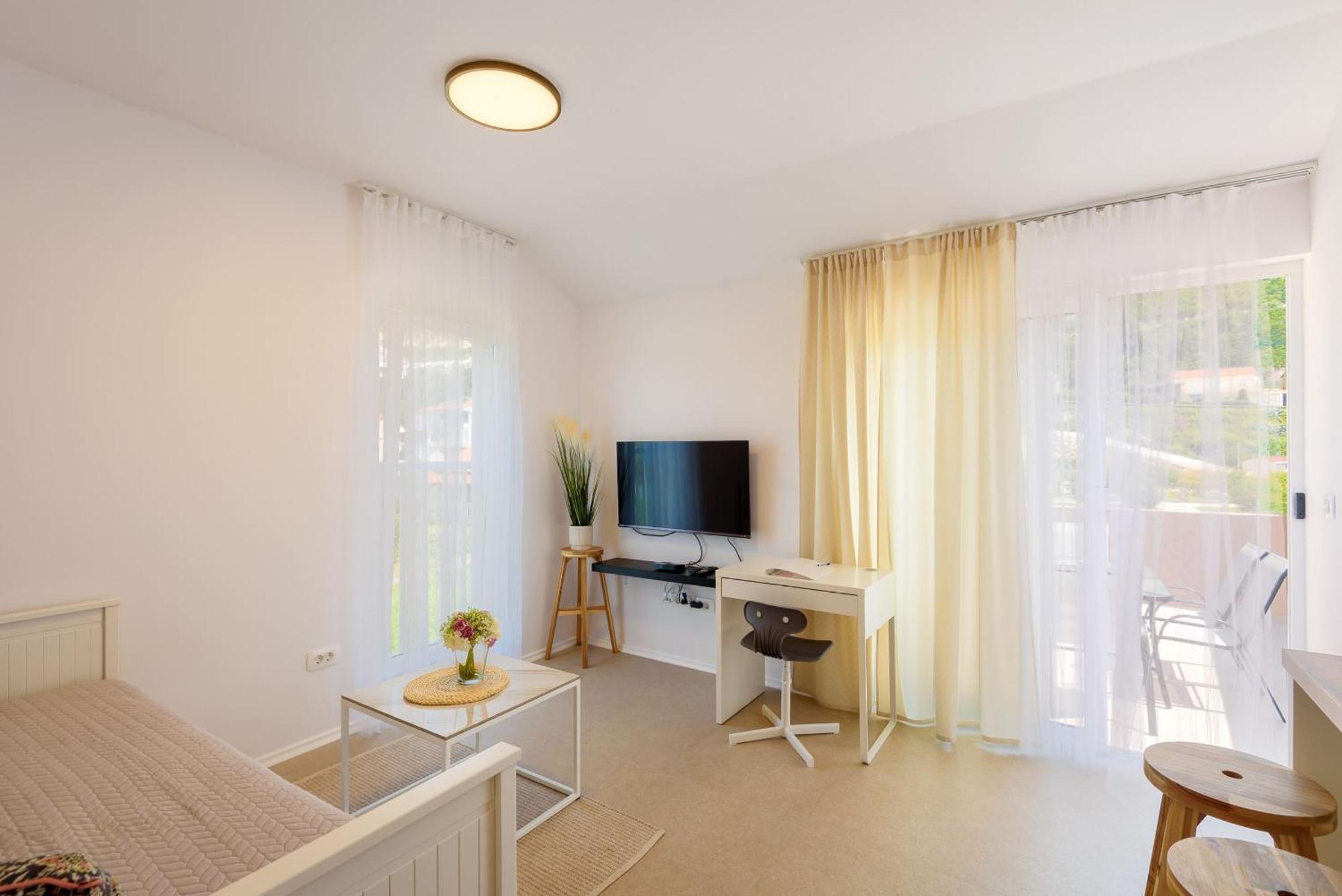 Apartmani Mostina Near River بلوتشي المظهر الخارجي الصورة