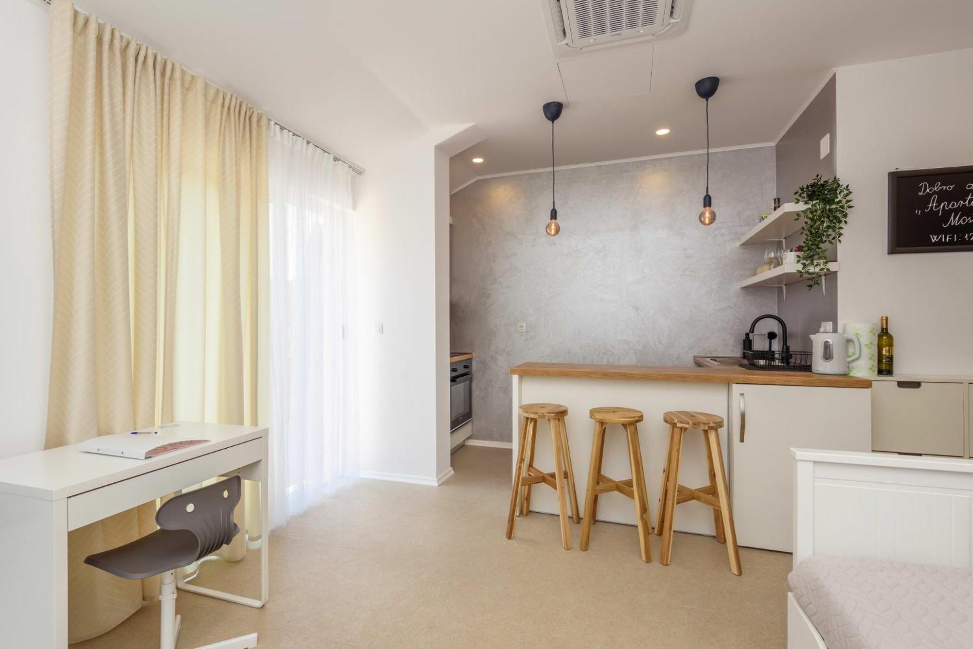 Apartmani Mostina Near River بلوتشي المظهر الخارجي الصورة